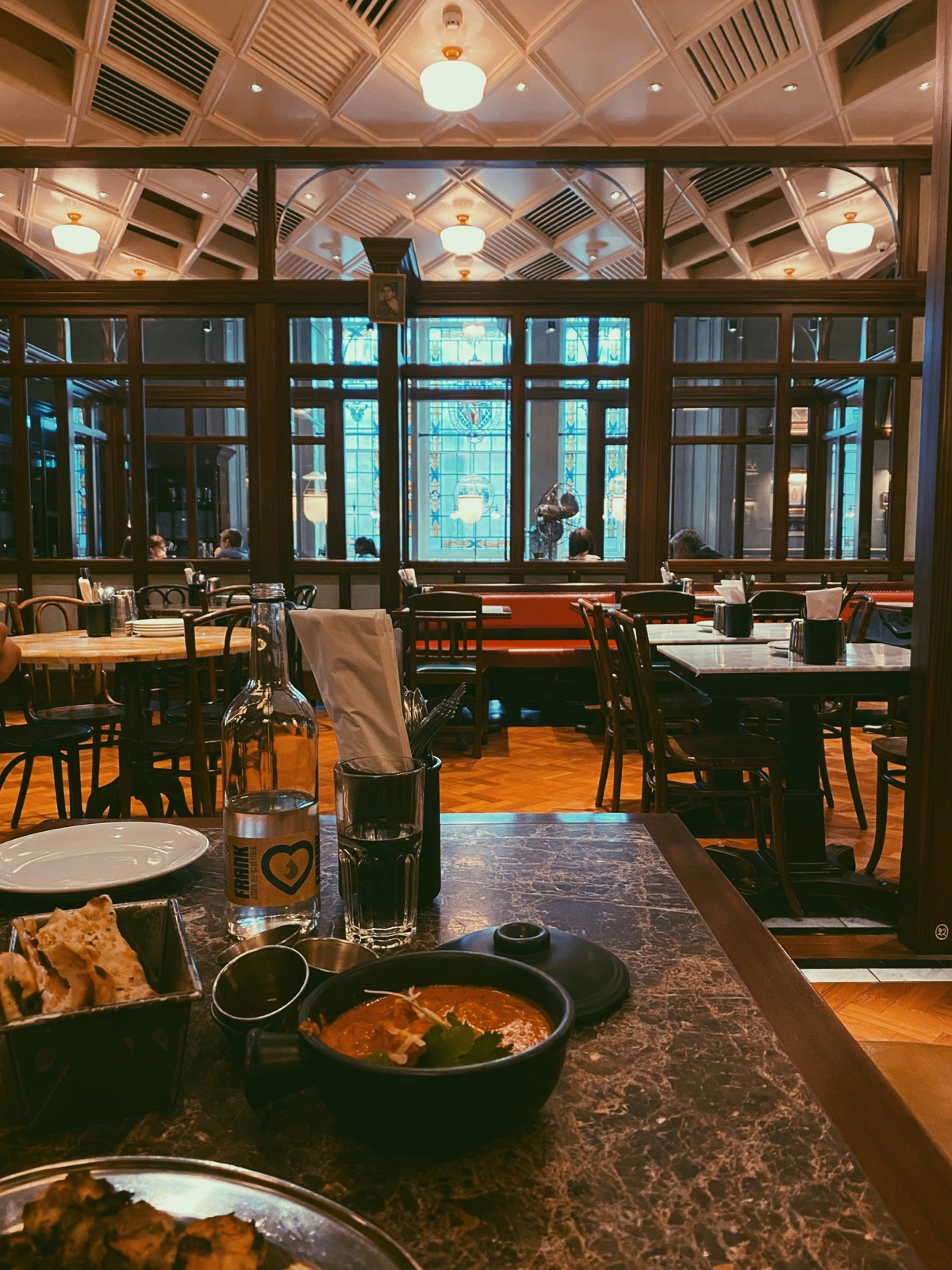 Warm Restaurant L'illa dining room with guests